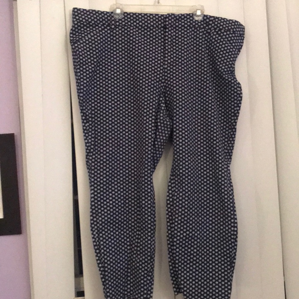 Old Navy Pixie Pant. Starburst Print. Size 24short